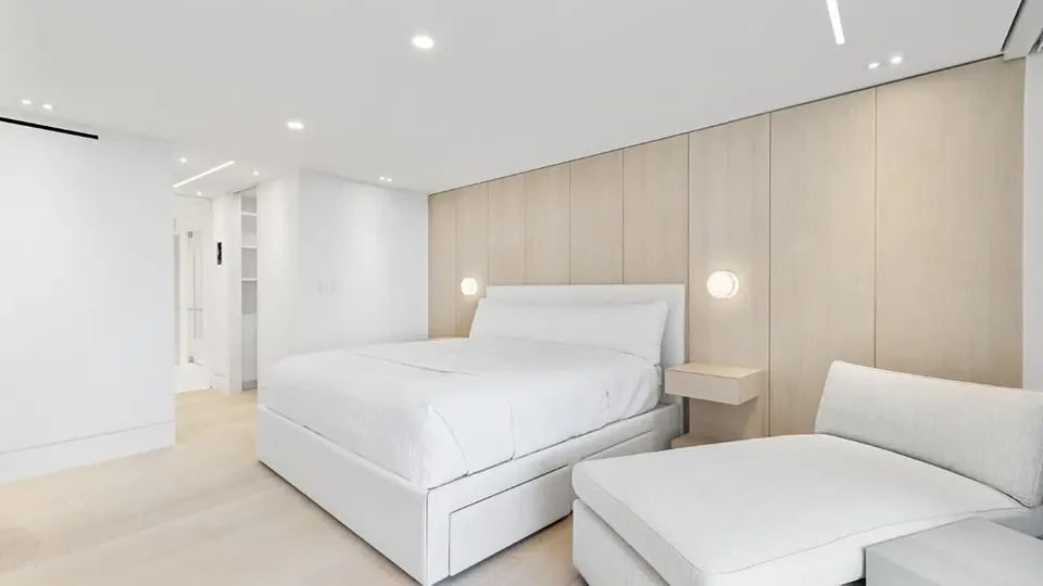 100 Sunrise Ave – Unit 201