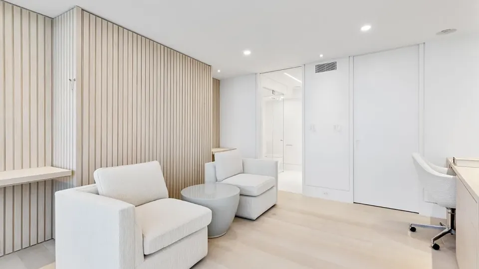 100 Sunrise Ave – Unit 201