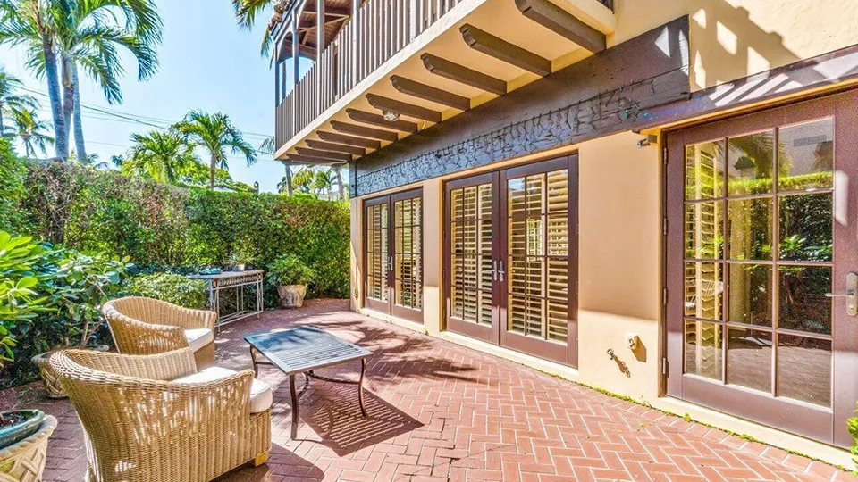 355 Cocoanut Row #2