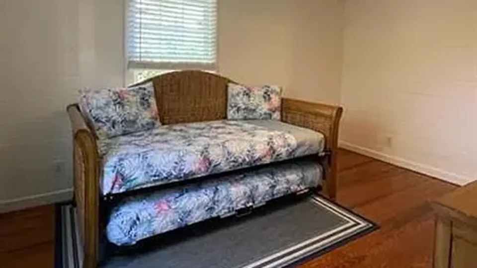 400 Seabreeze Ave