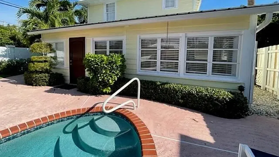 400 Seabreeze Ave