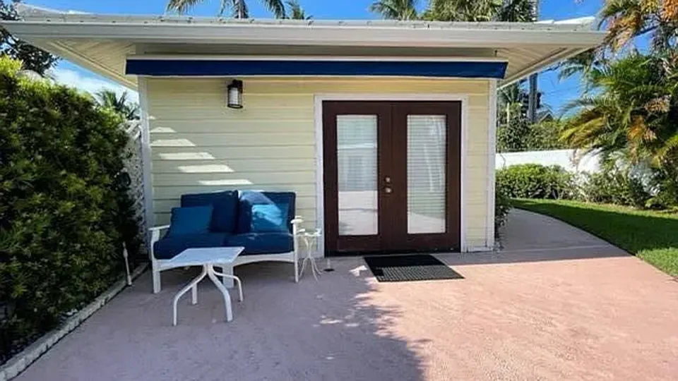 400 Seabreeze Ave