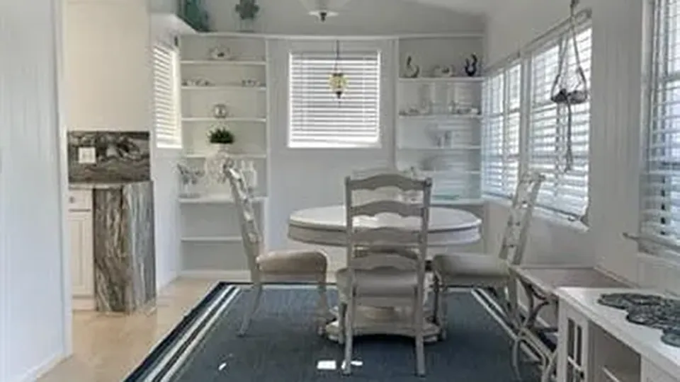 400 Seabreeze Ave