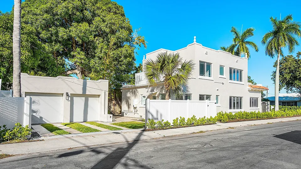 401 N Lakeside Dr