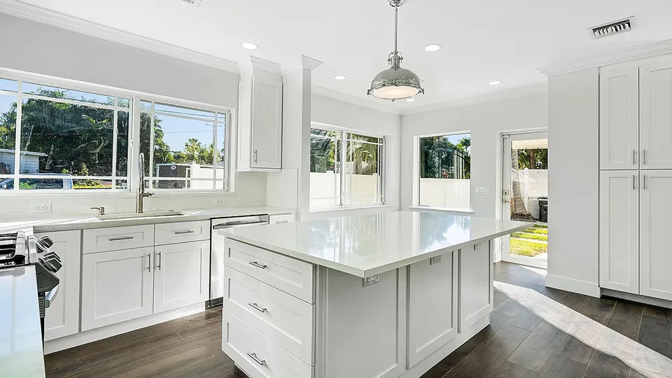 401 N Lakeside Dr