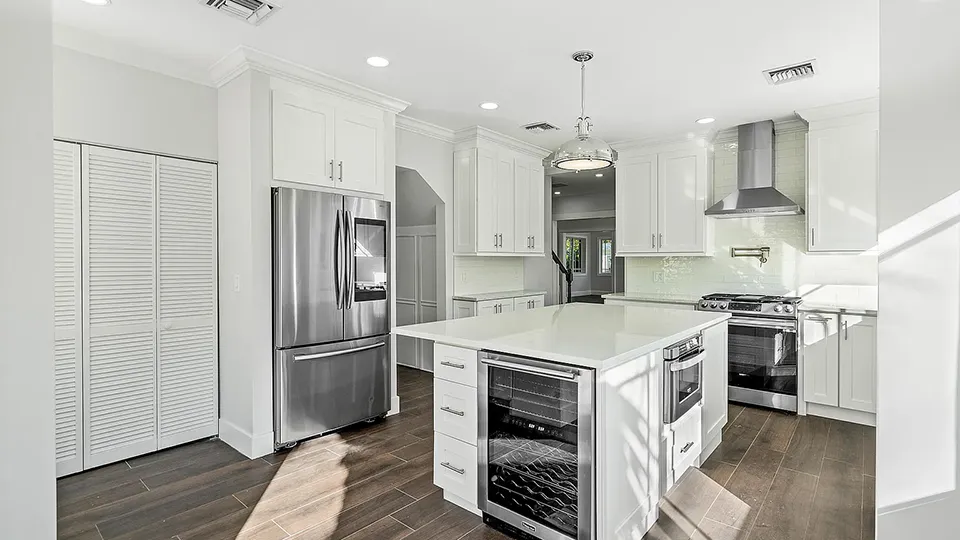 401 N Lakeside Dr