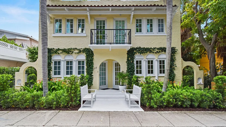 212 Oleander Ave