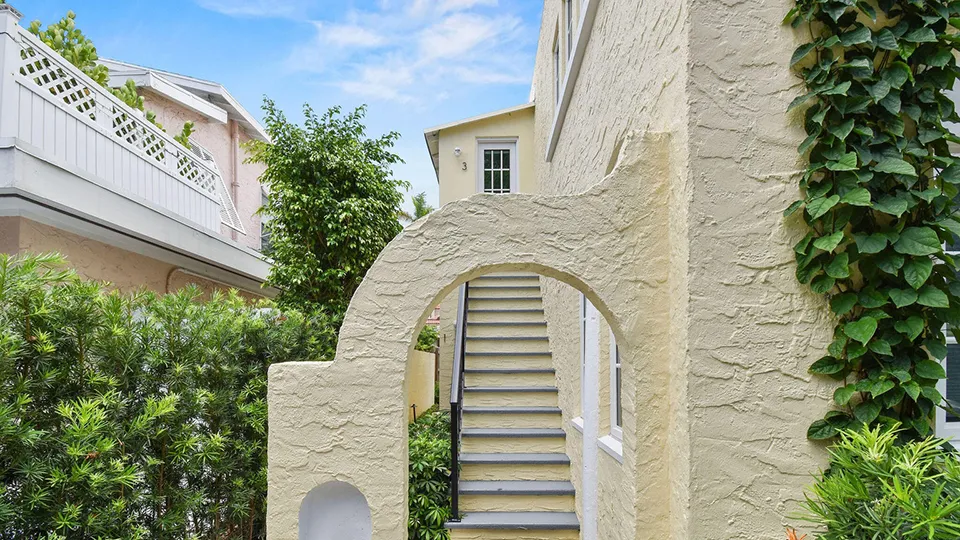 212 Oleander Ave
