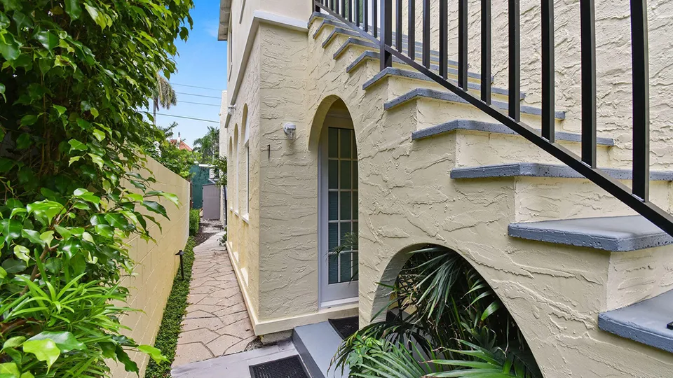 212 Oleander Ave