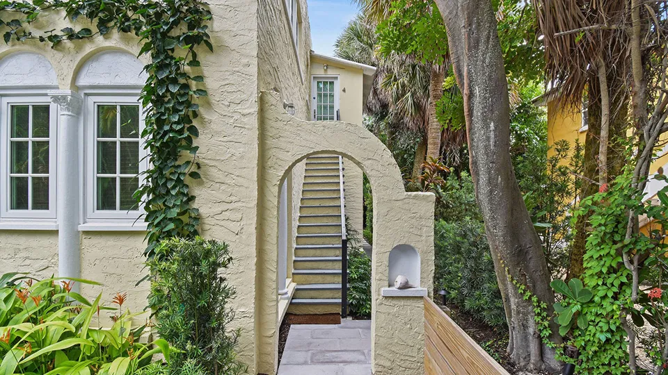 212 Oleander Ave