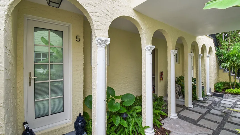 212 Oleander Ave