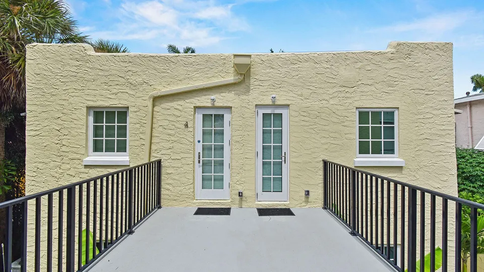 212 Oleander Ave