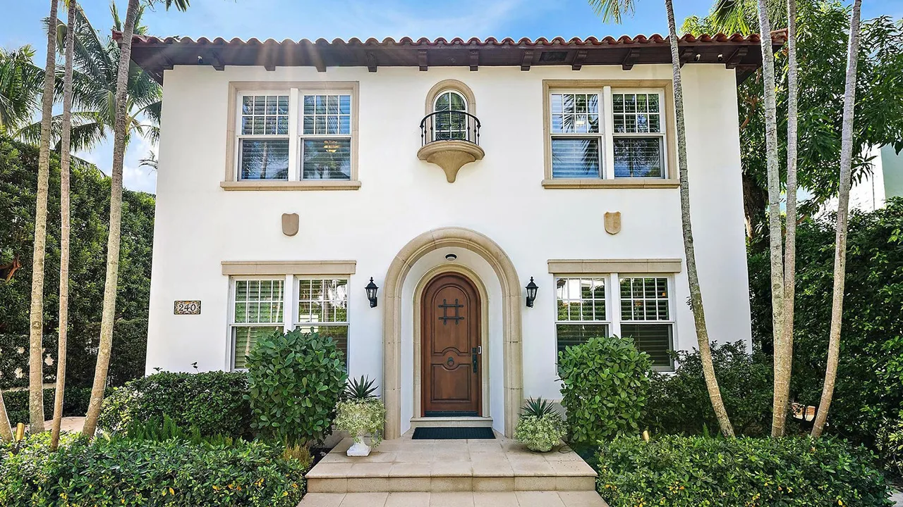 240 Seabreeze Avenue