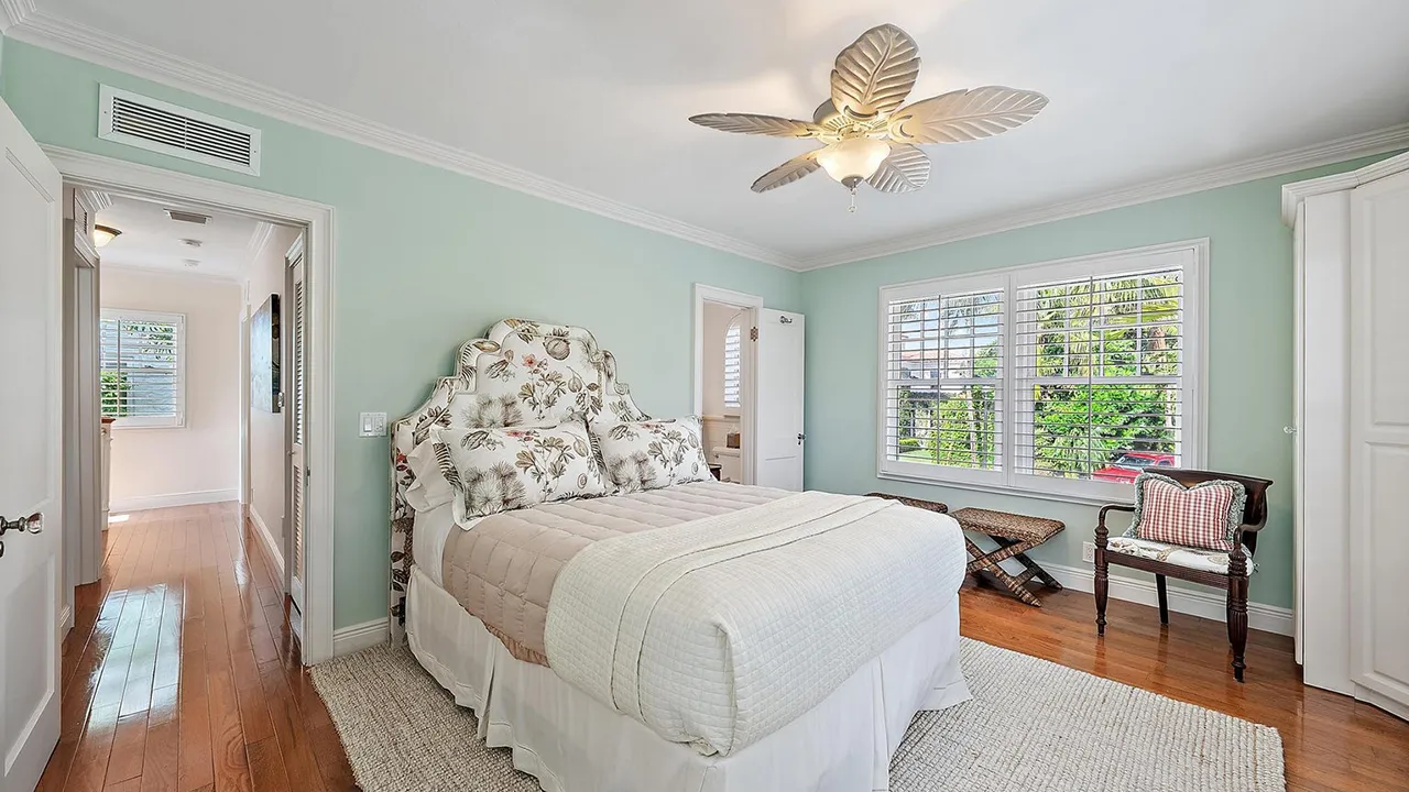 240 Seabreeze Avenue
