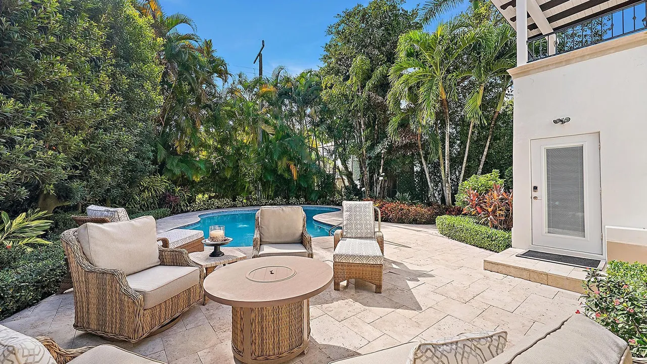 240 Seabreeze Avenue