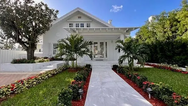 402 Seabreeze Ave