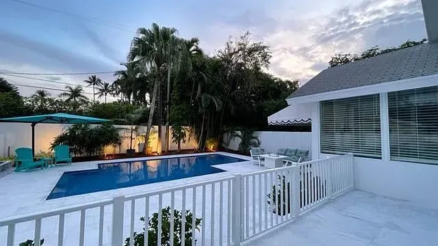 402 Seabreeze Ave