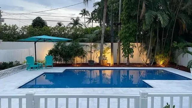402 Seabreeze Ave