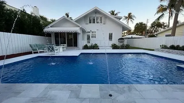 402 Seabreeze Ave