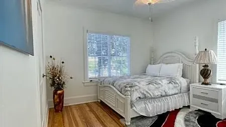 402 Seabreeze Ave