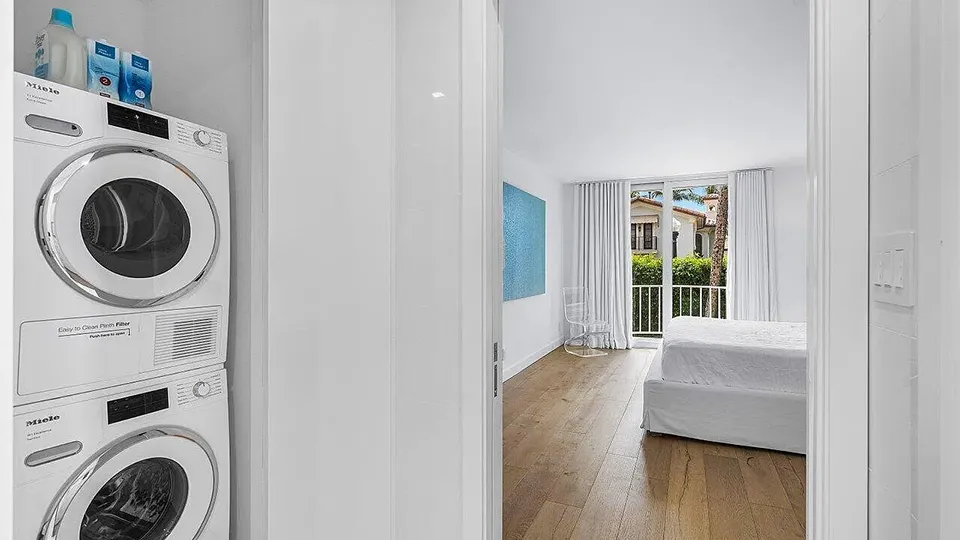 100 Worth Ave - Unit 220