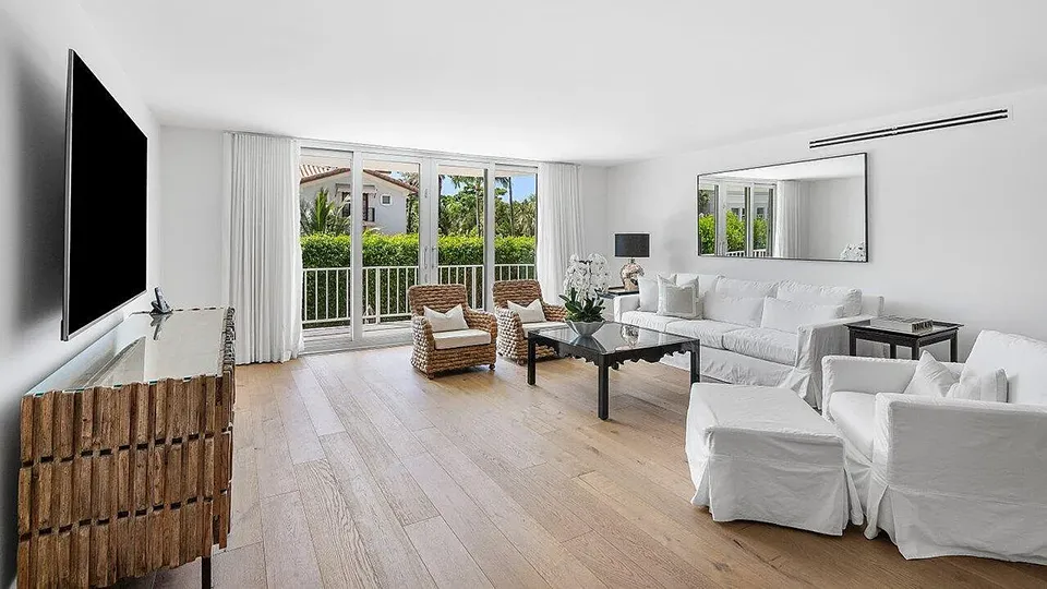 100 Worth Ave - Unit 220