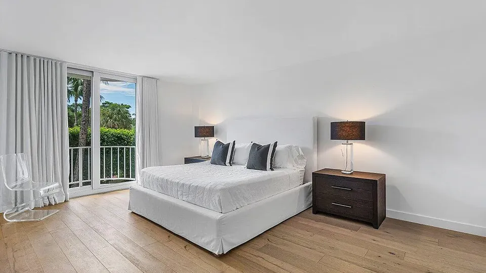 100 Worth Ave - Unit 220